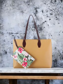 Toteteca - Classic Handbag-Tan