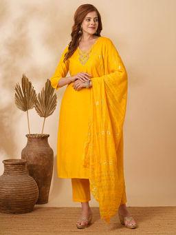 FASHOR - Solid Floral Hand Embroidered Straight Fit Kurta With Pant & Dupatta- Yellow (Set of 3)