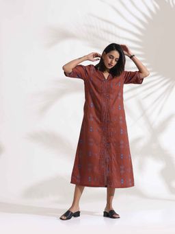 trueBrowns - Brown Cotton Print Pleated Dress