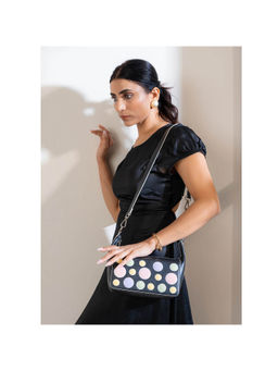 MONADAA - Womens Wesley Sling Bag (S)