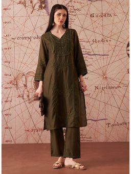 Lakshita - Women Green Viscose Embroidered Kurta with Pant