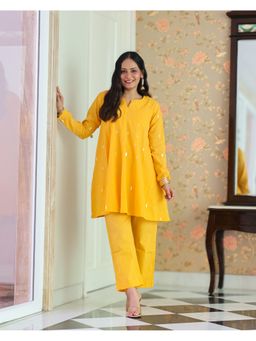 Sivaka India - Women Yellow Cotton Woven Kurta with Pant and Slip