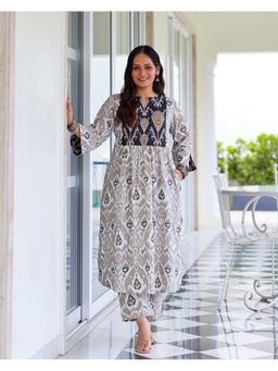 Sivaka India - Women Grey Cotton Printed Kurta with Pant