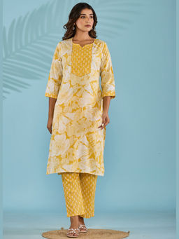 VEDANA - Yellow Printed Straight Kurta & Pant