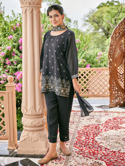 Women Plus - Black Embroidered Straight Kurti & Pant