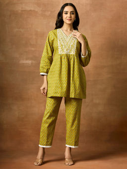 Women Plus - Green Embroidered Straight Co-ord Set