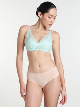 Wacoal - Evy Lace Padded Wired Medium Coverage Lacy Bra