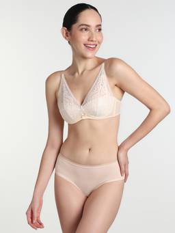 Wacoal - Evy Lace Padded Wired Medium Coverage Lacy Bra