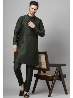 UTSAV FASHION - Mandarin Collar Pleated Straight Kurta With Pant
