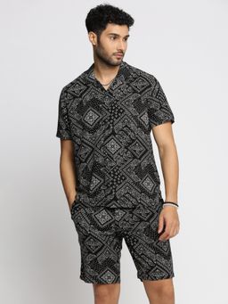 SHOWOFFFF - Men's Short Sleeves Printed Cuban Collar Over Sized Black Shirt with Shorts (Set of 2)