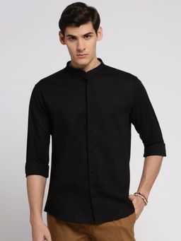 SHOWOFFFF - Men's Long Sleeves Mandarin Collar Solid Black Slim Fit Shirt