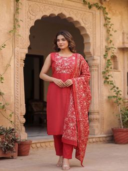 Tansi - Women's Red Floral Viscose Kurta with Pant & Dupatta