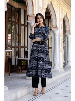 PISTAA - Women's Black Printed Cotton Kurta with Pant