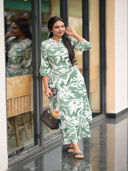 Vastara TheLabel - Women's Green Abstract Cotton Flex Co-Ord Set