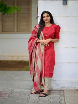 Vastara TheLabel - Women's Red Geometric Handloom Cotton Khadi Kurta with Pant & Dupatta