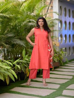 Vastara TheLabel - Women's Peach Floral Cotton Flex Kurta with Pant