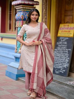 Vastara TheLabel - Women's Beige Floral Cotton Kurta with Pant & Dupatta