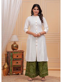 Meeranshi - Off White Solid A-Line Kurta