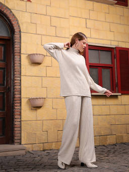 Kvetoo - Women Woolen High Neck Winter Co-Ord Set Cream