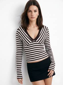 Outzidr - Multi V Neck Striped Fitted Top