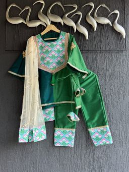 The Little Tales - Color Blocking Green A-Line Kurta And Pyjama With Dupatta