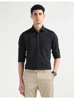 Arrow - Men Black Full Sleeves Checks Shirt