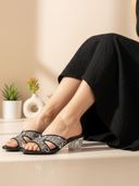 Black color option, Currently selected