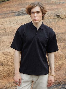 Campus Sutra - Men Onyx Black Zigzag-Tactile Polo T-Shirt