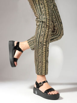 Carlton London - Black Solid Platform Heel Casual Women Sandals