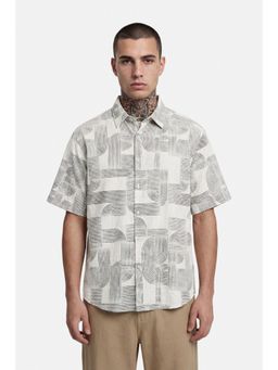 Snitch - Off-White Geometric Half Sleeves Boxy Casual Shirt for Men