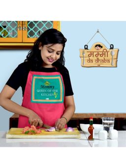 Indigifts - Mummy Da Dhaba Printed Kitchen Wall Hanging and Pink Apron