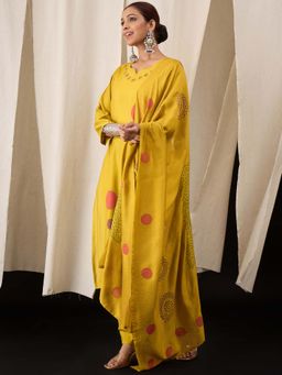 Lush Glam - Printed Round Neck Kurta With Pant & Dupatta