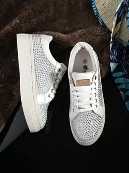 Fresh1947feet - White Dual Size Technology Casual Sneakers