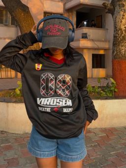 Outzidr - Black V Neck Oversized T-Shirt