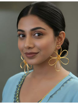 Vosgi - Gold Finite Flower Earrings