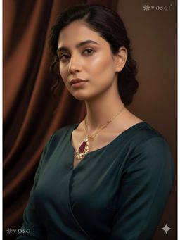 Vosgi - Maroon Raw Elegance Crystal Pendant Necklace