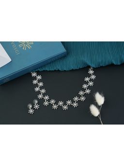 Vosgi - White Exquisite Leaf-Motif Diamond Necklace