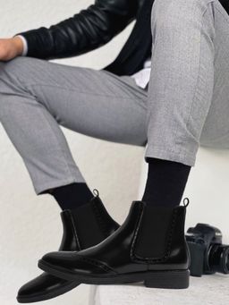 Carlton London - Black Solid Chelsea Boots