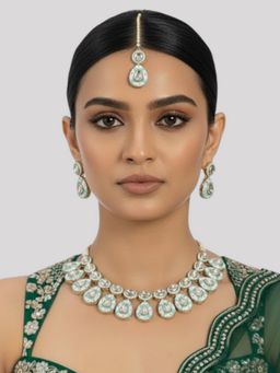 Auraa Trends - Pastel Green Enamel Gold-Plated Kundan Necklace with Earrings and Maang Tikka