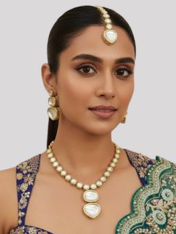 Auraa Trends - Traditional Kundan Mirror Polished Necklace with Earrings and Maang Tikka