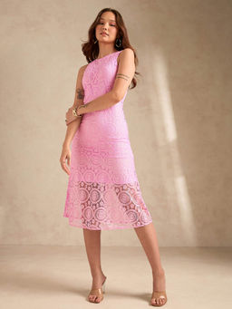 Outzidr - Pink Halter Neck Midi Length Lace Dress