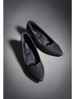 ROCIA - By Regal Black Women Pointed Toe Wedges