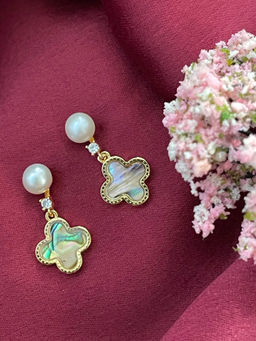 Digital Dress Room - Pearl Small Four Leaf Clover Drop Earrings