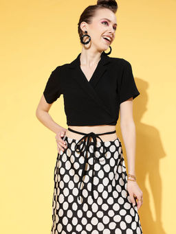 AAREIN - Women Charming Black Solid Midriff Flossing Crop Top