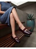 Maroon color option, Currently selected