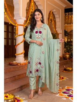WOOMN - Festive Green Chanderi Embroidered Kurta Pant Set With Scalloped Dupatta