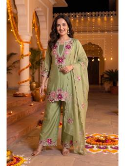 WOOMN - Festive Green Chanderi Embroidered Kurta with Pant & Dupatta