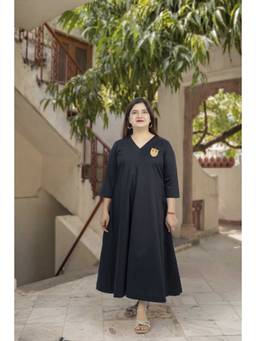 Sunehra Gota - Owl Brooch Black Maxi Dress