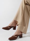 Brown color option, Currently selected