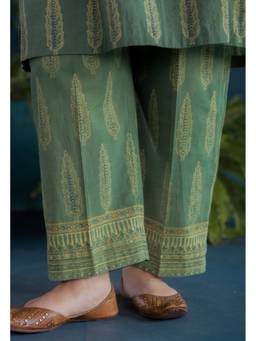 The Indian Ethnic Co. - Yashi Green Butta Ajrakh Cotton Pant